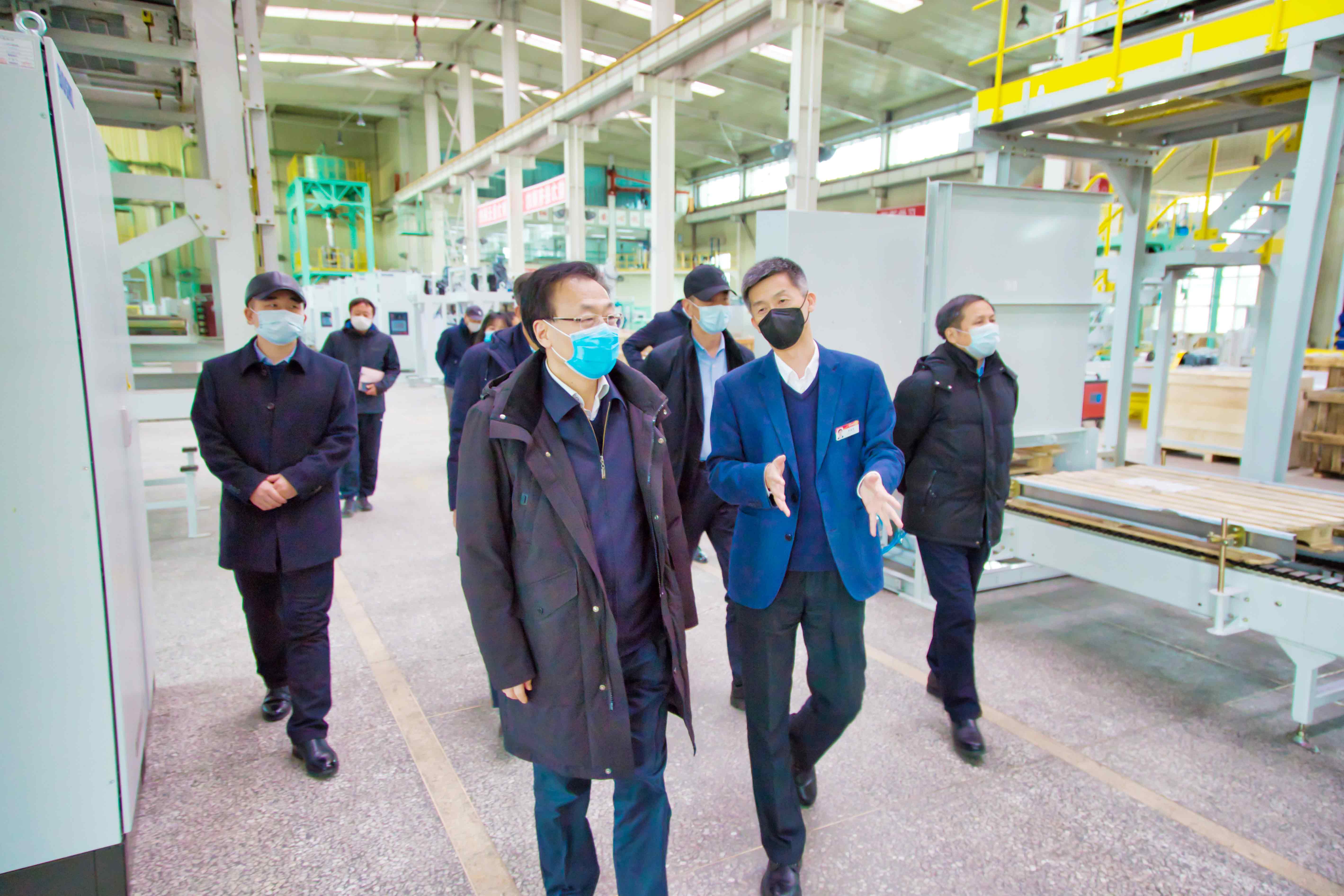 黑龙江省副省长徐开国莅临公司考察_杏耀平台：机械人及智能工厂解决计划专家