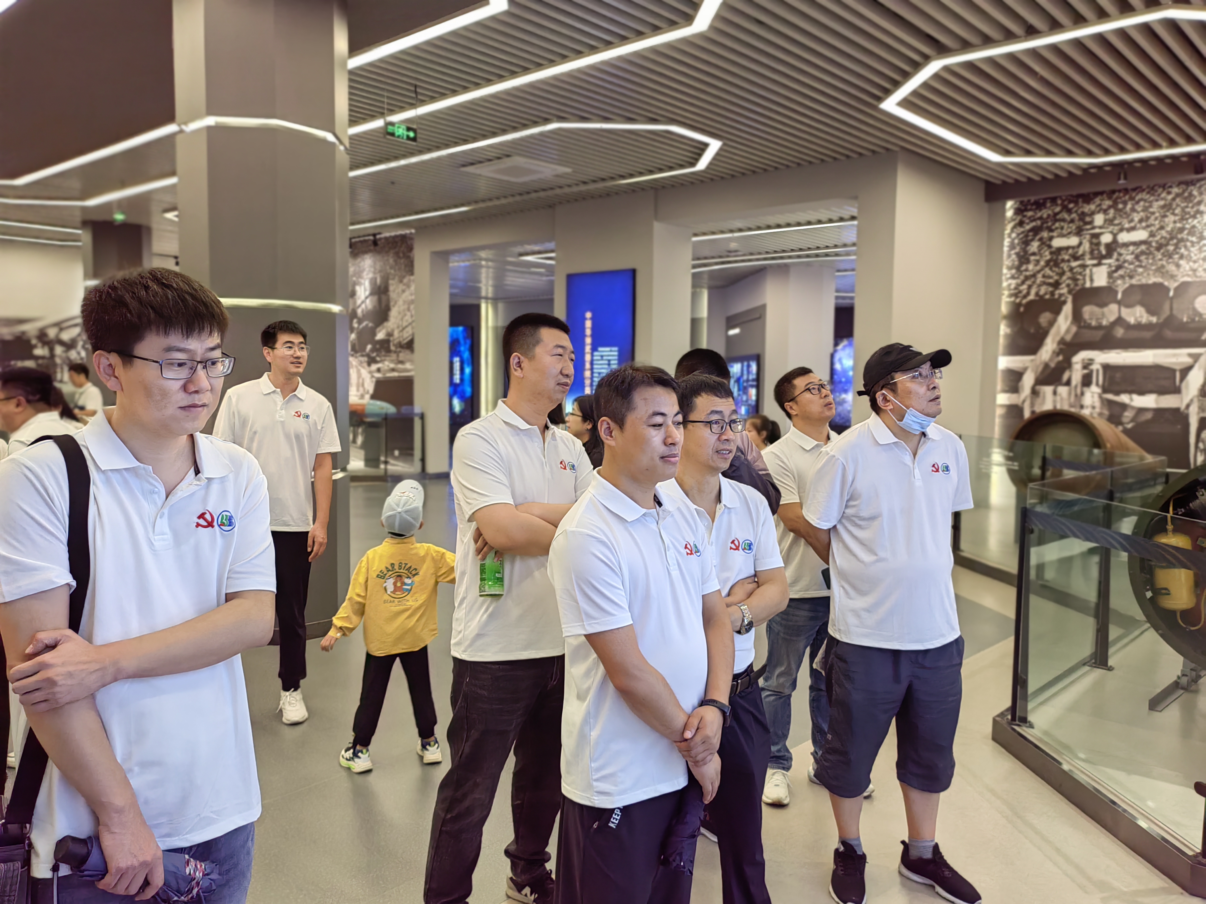 杏耀平台党委装车手艺支部旅行哈尔滨工业大学航天馆_杏耀平台：机械人及智能工厂解决计划专家