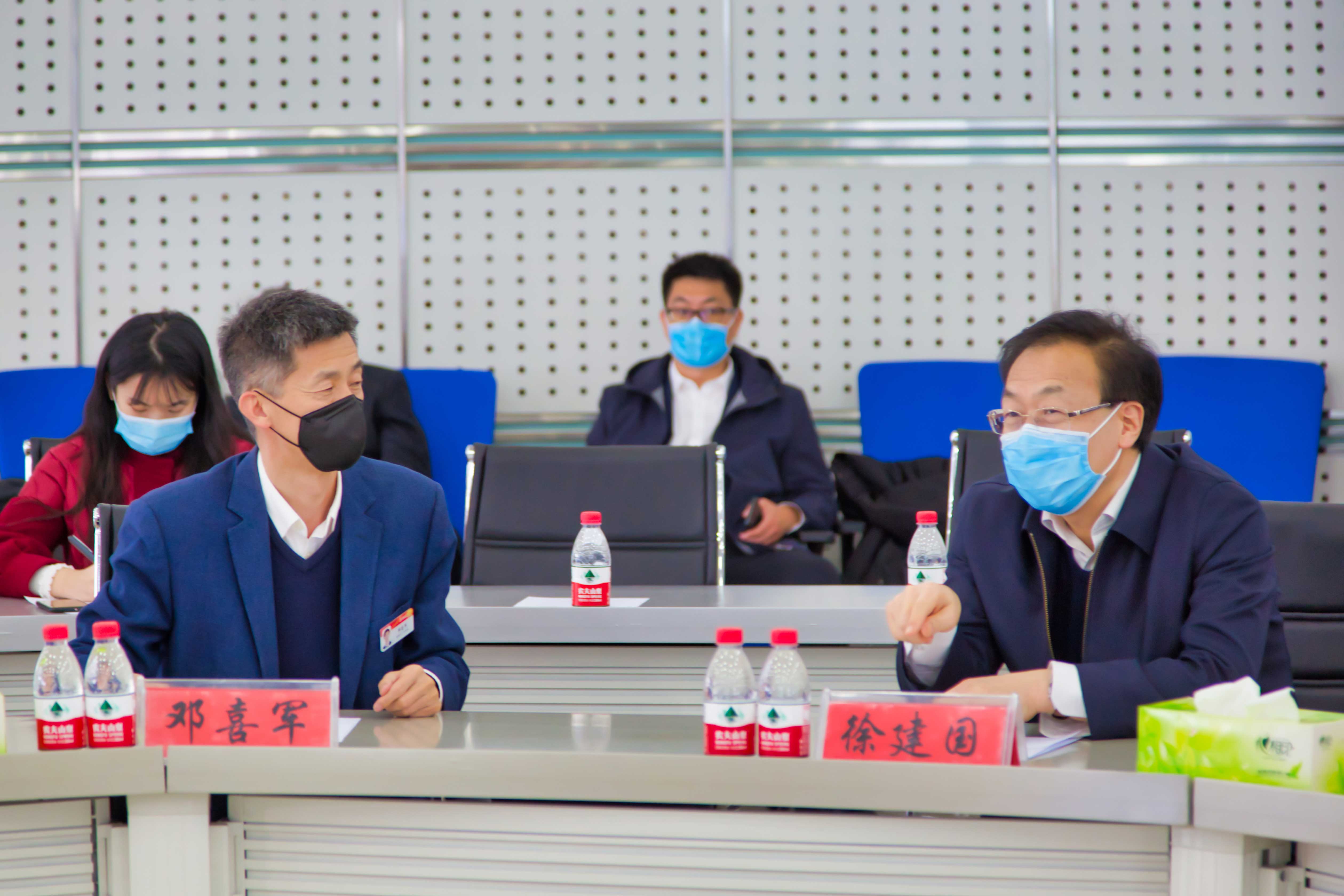 黑龙江省副省长徐开国莅临公司考察_杏耀平台：机械人及智能工厂解决计划专家