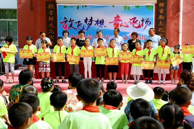 公司工会持续发展为泗水UU国际圣爱幼学的捐赠活动