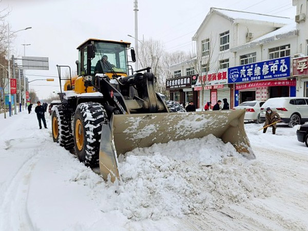 除雪保畅，UU国际铁肩路义勇担沉任！